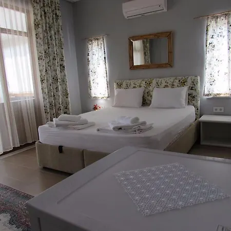 Marti Hotell *